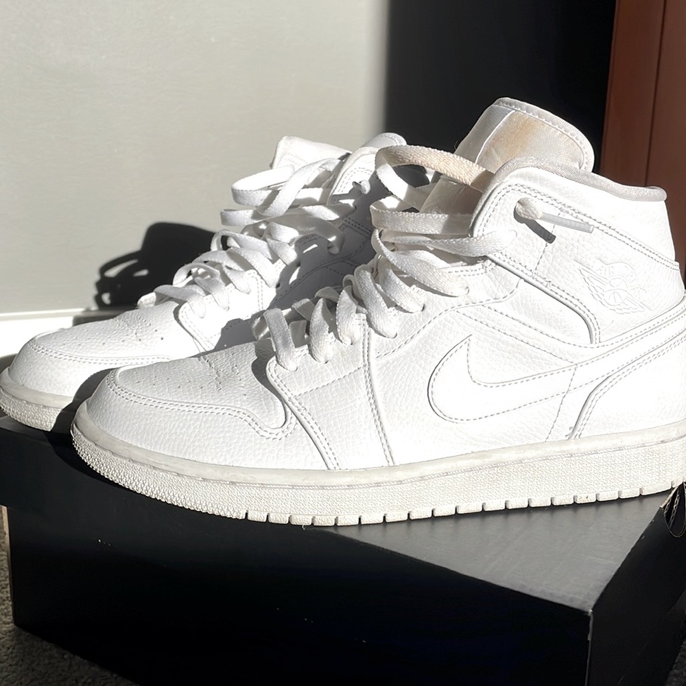 Nike White Men's Athletic High-Top Sneakers